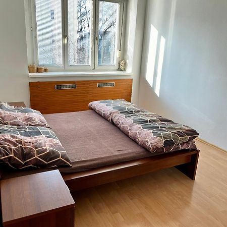 Victory Apartment Bratislava Buitenkant foto