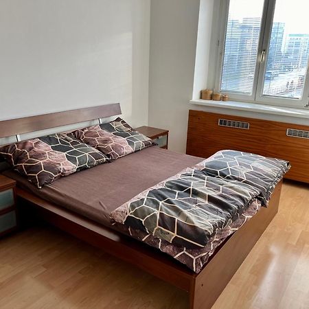 Victory Apartment Bratislava Buitenkant foto